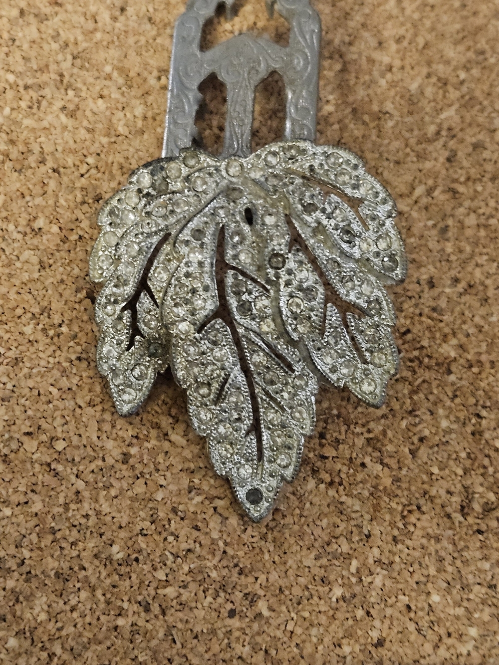 Vintage/Antique Silver Metal & Clear Rhinestone Leaf Fur/Dress Clip.